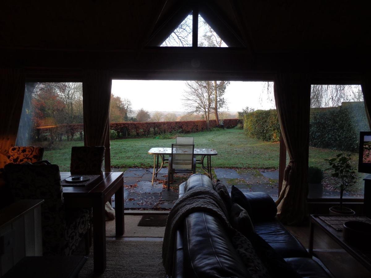 Idyllic Log Cabin Near Stratford Upon Avon Exterior foto